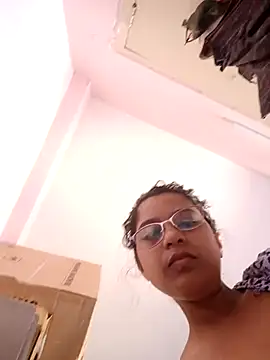 thanusi_2's cam snapshot