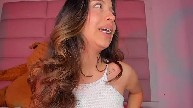 little-Emma's cam snapshot