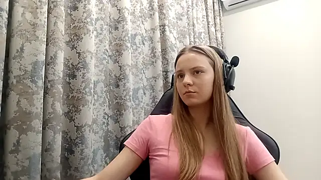 CrackShirker's cam snapshot