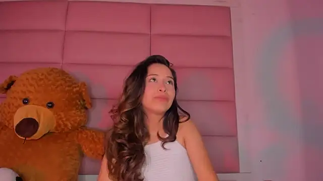 little-Emma's cam snapshot