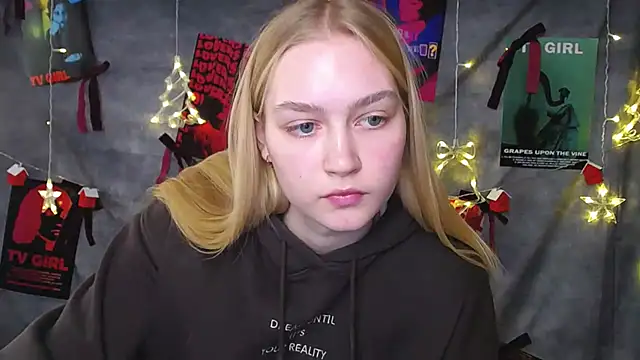 MademoiselleCl's cam snapshot