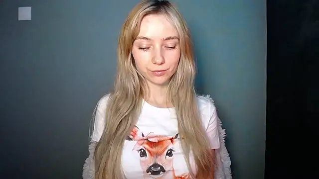 LuciaYoung's cam snapshot