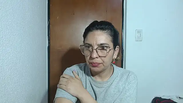 anybellucci43's cam snapshot