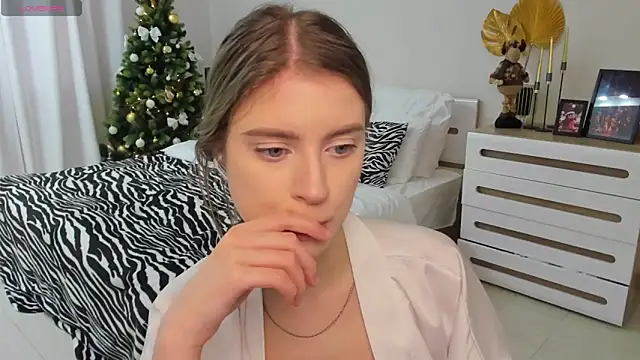 Erica_Kiss's cam snapshot