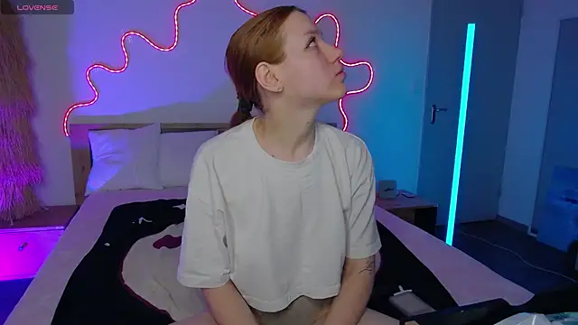 MeganNewCat's cam snapshot