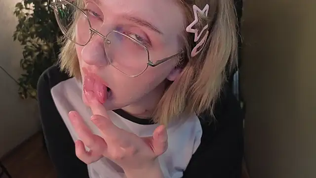 ELLIEJAY's cam snapshot