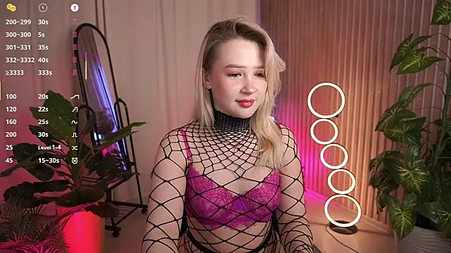 LauraWifeness's cam snapshot