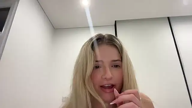 whitefoxxie113's cam snapshot