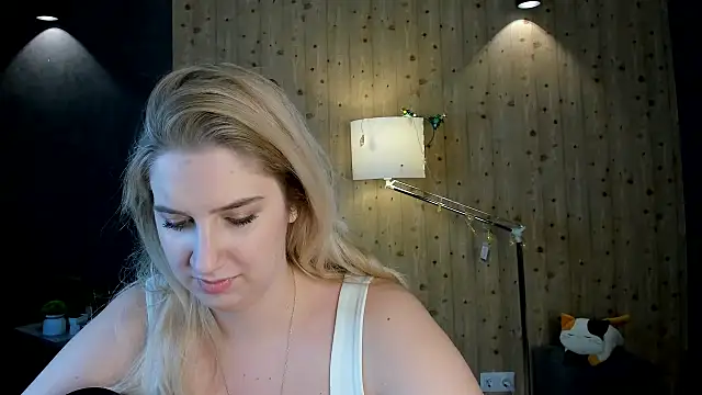 LunasShine's cam snapshot