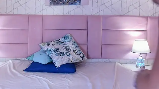 KiikiLovee's cam snapshot