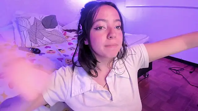 Laraa_Rouss_'s cam snapshot