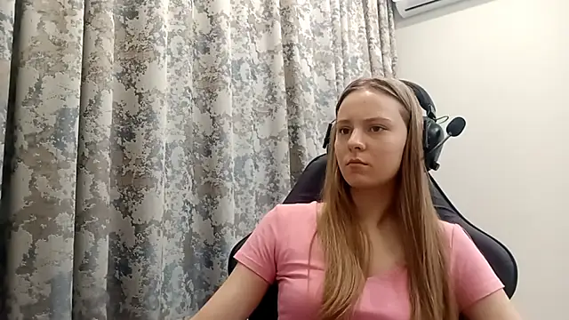 CrackShirker's cam snapshot