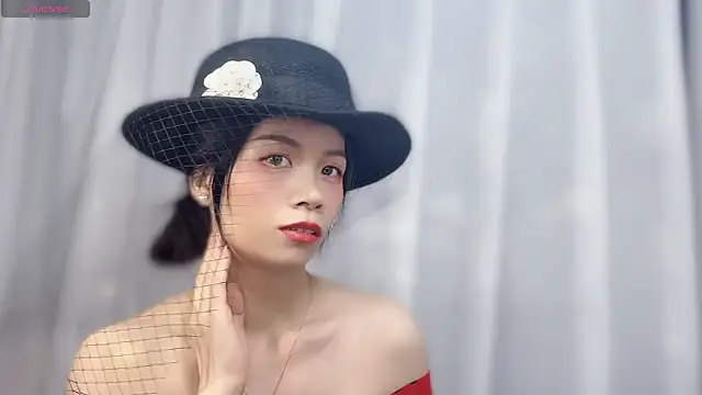 Lynnalltop-165-KeKe's cam snapshot