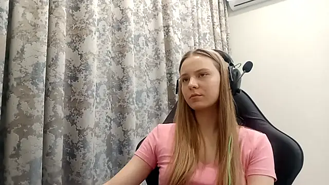 CrackShirker's cam snapshot