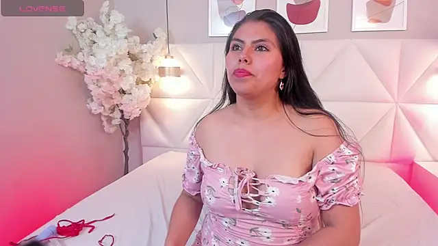 nicole_saenz_'s cam snapshot