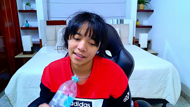 laureentt_'s cam snapshot