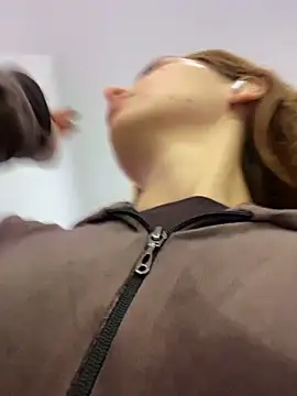 QuitieLia live sex cam