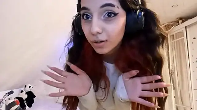 KizzieSchronce's cam snapshot