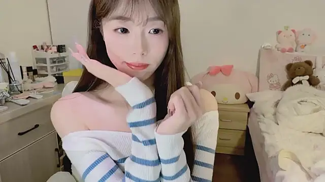 Onecutelittle's cam snapshot