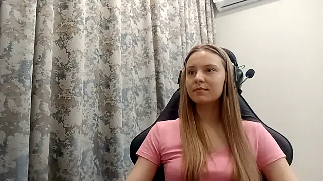 CrackShirker's cam snapshot