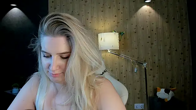 LunasShine's cam snapshot