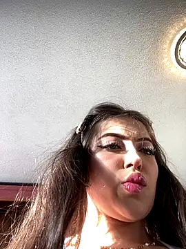 KyliePinkk_'s cam snapshot