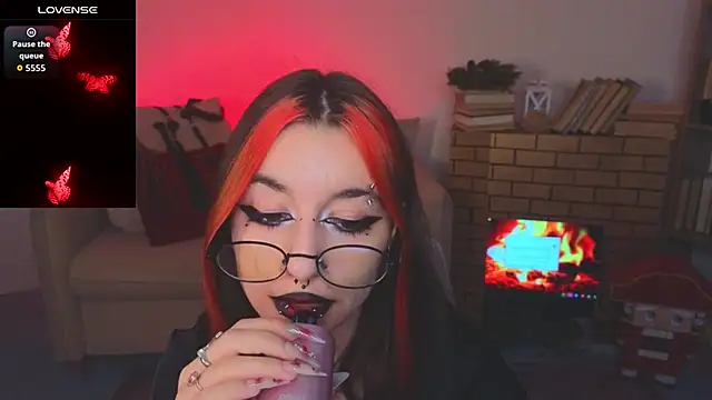 Mistress__Marcelline's cam snapshot