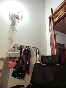 Em-mupmup's cam snapshot