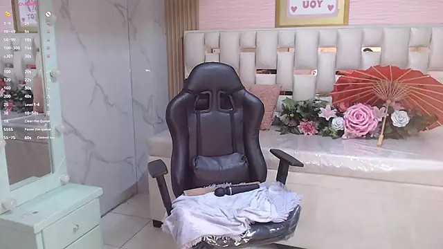 allyssa_bellini_s's cam snapshot