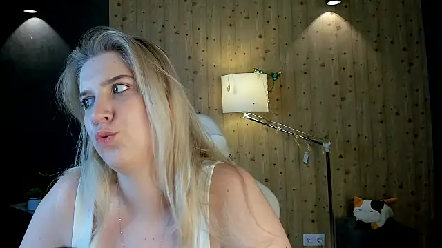 LunasShine's cam snapshot