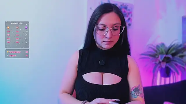 lucy_neil's cam snapshot