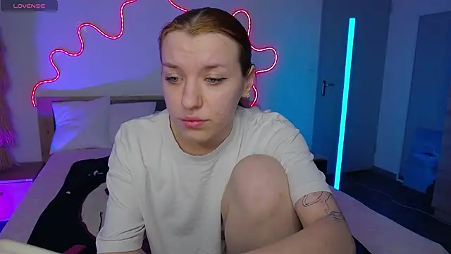 MeganNewCat's cam snapshot