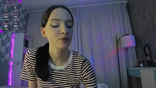 flora_off live sex cam