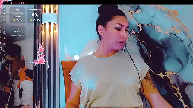 khiara_moretti live sex cam