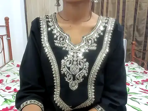 Cute-alishaa's web cam