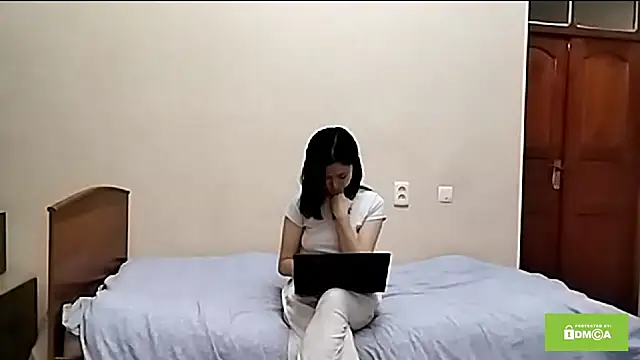 HuldaKye live sex cam