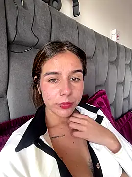 AllieYourGirl live sex cam