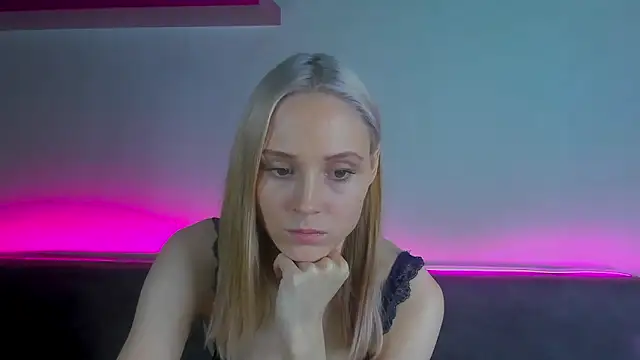 Gina_Gina_love's cam snapshot