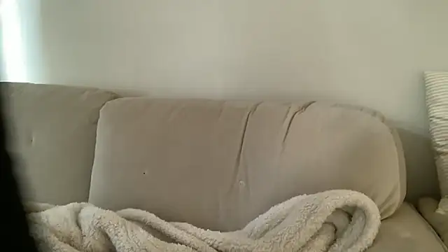 ijustturned18today's cam snapshot