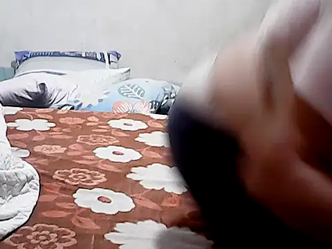 HornyPussie69's cam snapshot