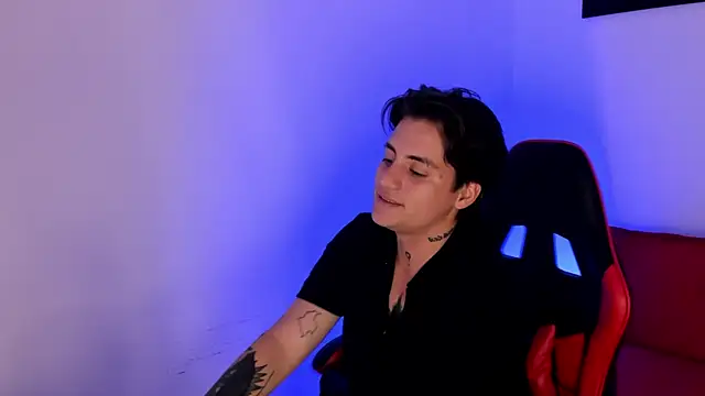 PeytonBox's cam snapshot