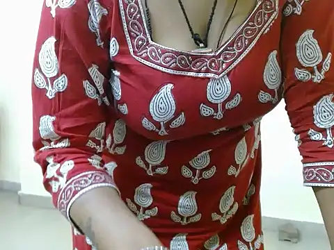 LovingPihu's cam snapshot