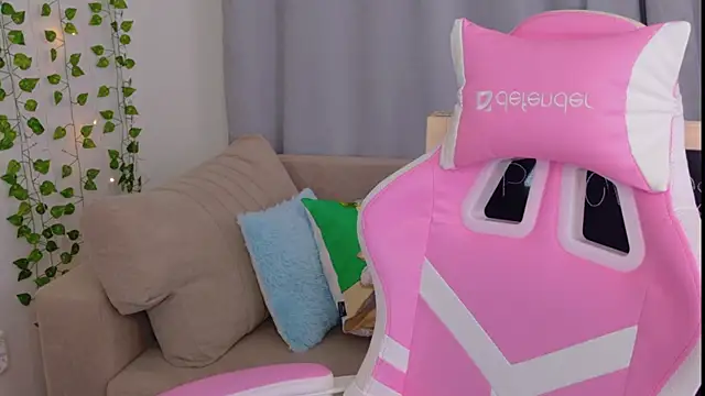 Chris_enigma's cam snapshot