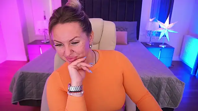 KiraCandyS live sex cam