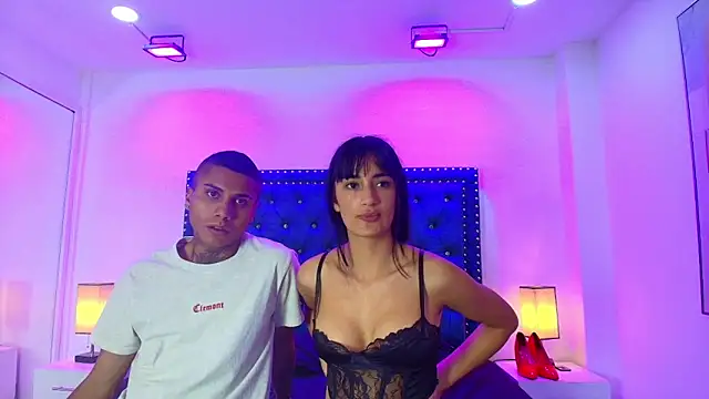 Damian_and_roxanne's cam snapshot