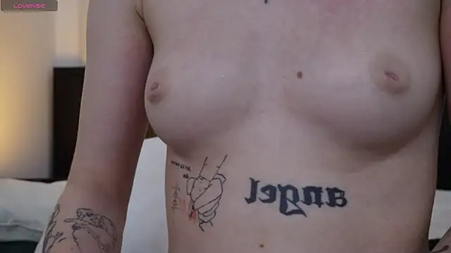 LucyKitty_'s cam snapshot