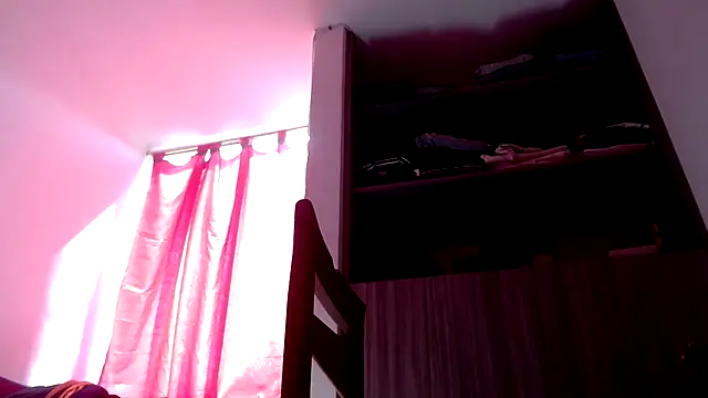 nicolle_milf1978's cam snapshot