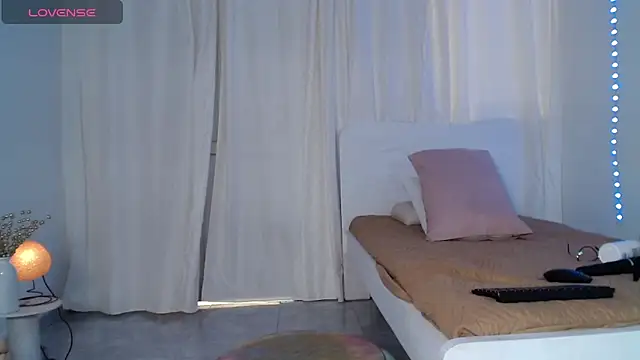 CoralReyes_IH's cam snapshot