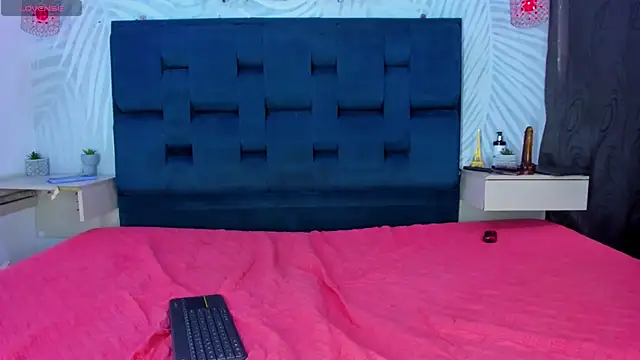 THREE_ENCHANTED's cam snapshot