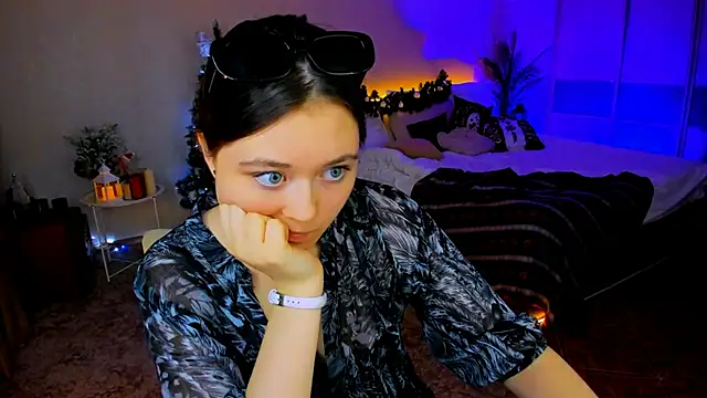 AlluringLookk's cam snapshot